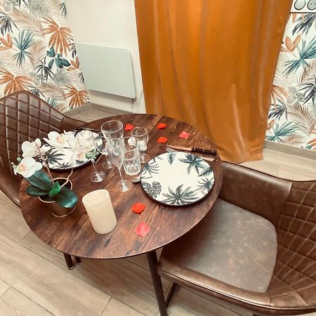 L'Escale Balneo'Romantique - Loveroom - Jacuzzi & Petit Dejeuner Villiers sur Marne Bagian luar foto