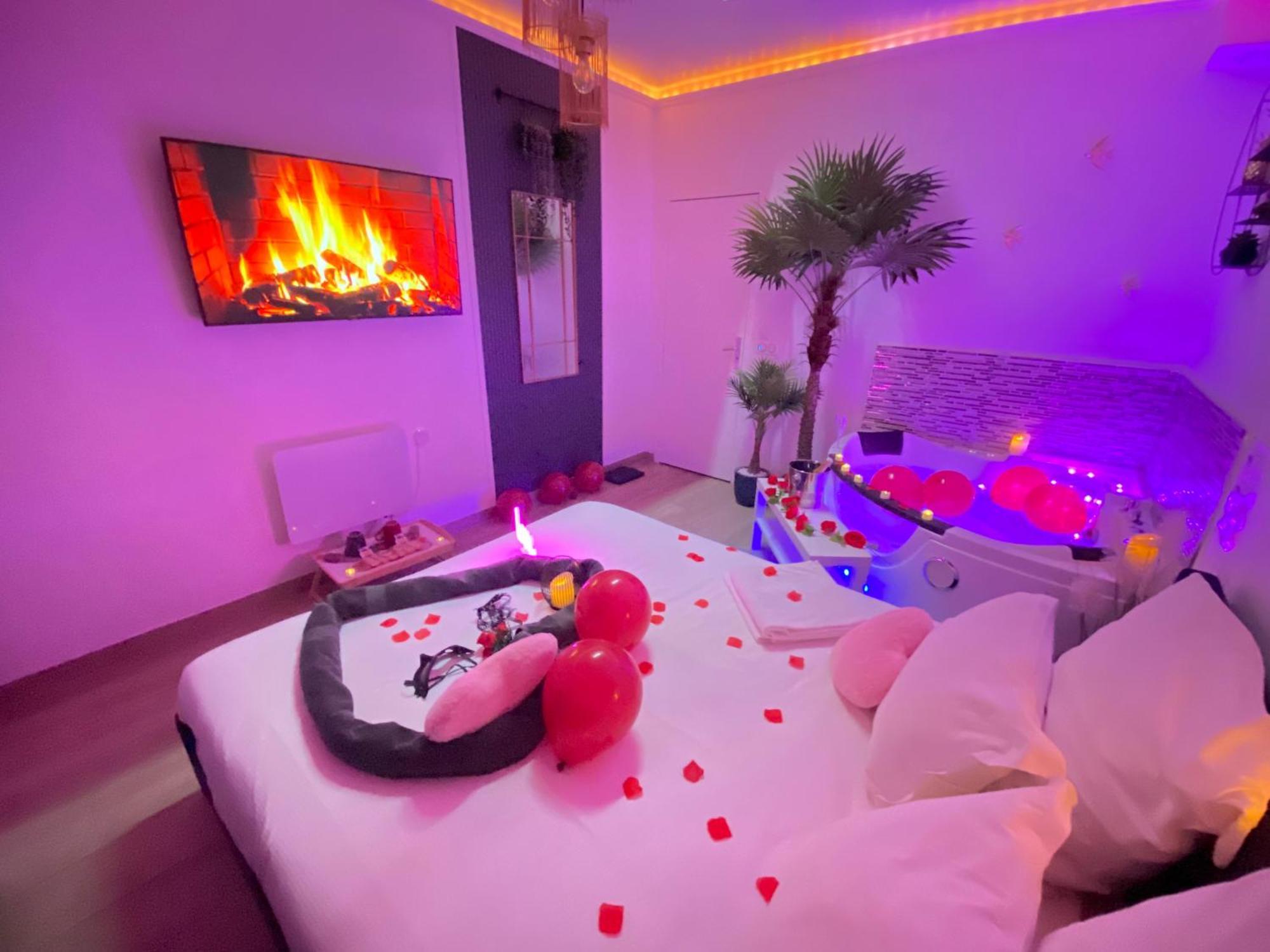 L'Escale Balneo'Romantique - Loveroom - Jacuzzi & Petit Dejeuner Villiers sur Marne Bagian luar foto