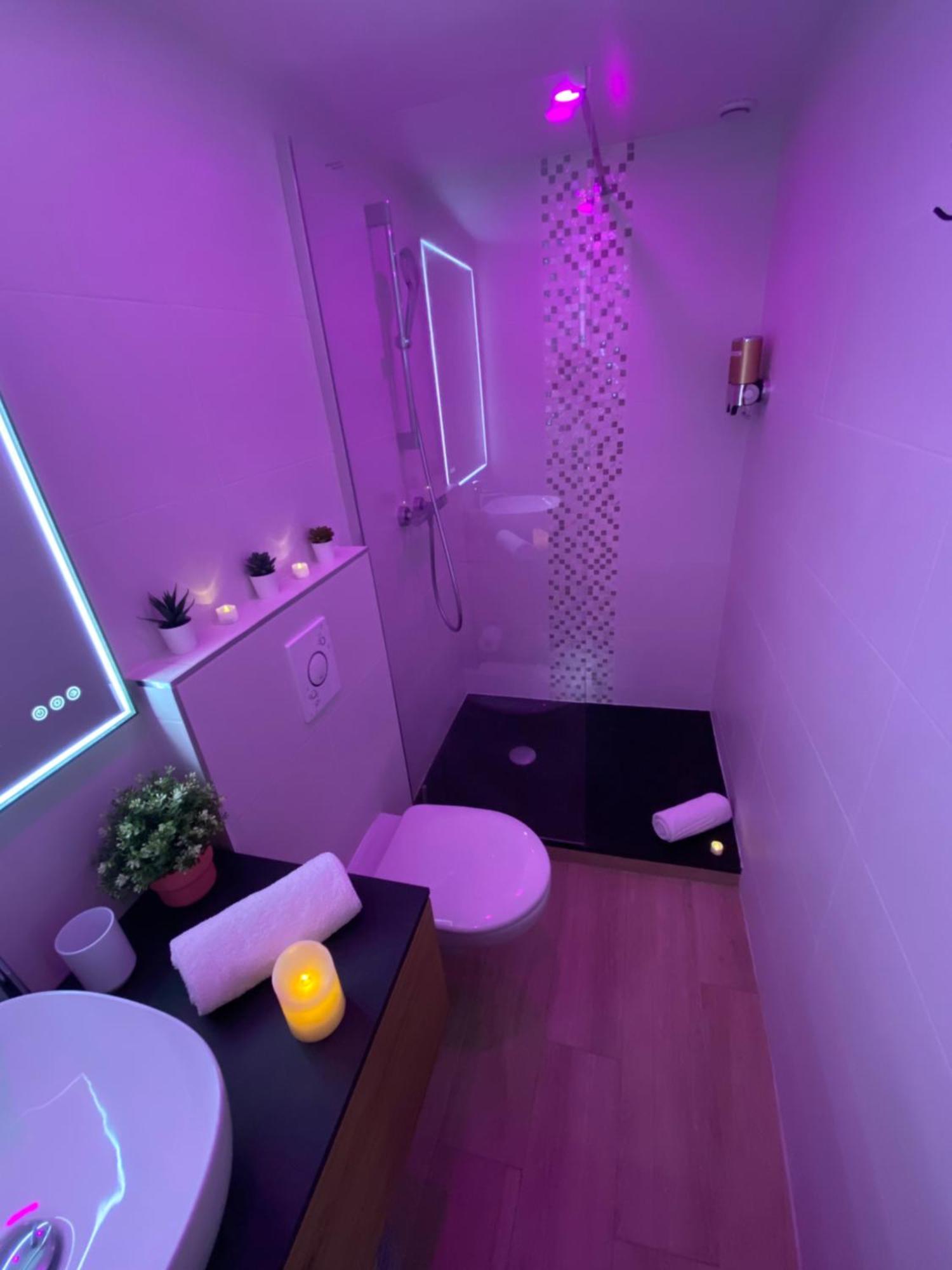 L'Escale Balneo'Romantique - Loveroom - Jacuzzi & Petit Dejeuner Villiers sur Marne Bagian luar foto