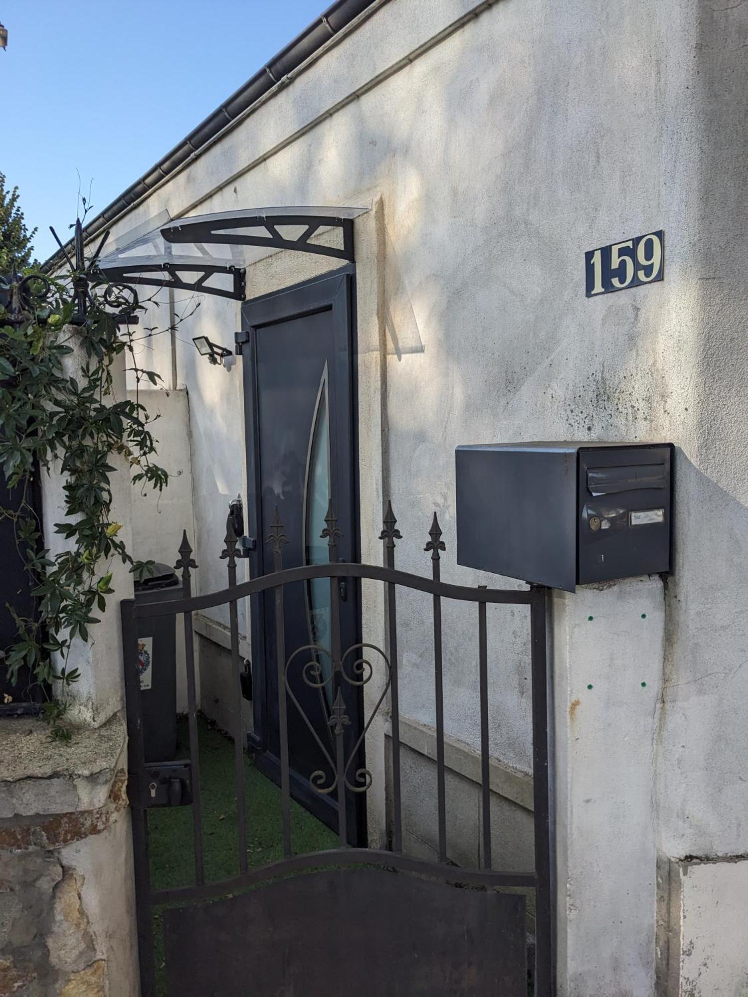 L'Escale Balneo'Romantique - Loveroom - Jacuzzi & Petit Dejeuner Villiers sur Marne Bagian luar foto